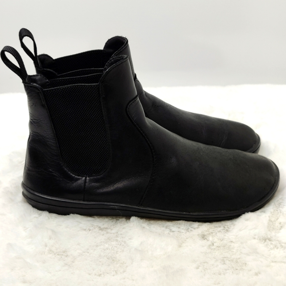 Black Vivo barefoot booties sz 36